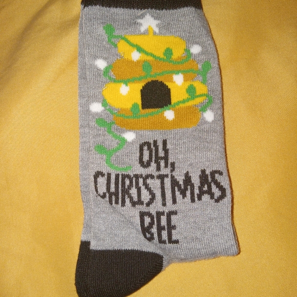 ♥️🤍💚 NWT Set of 2 Comical Crew Style Unisex Christmas Socks Holiday Fun Gift - Picture 3 of 4